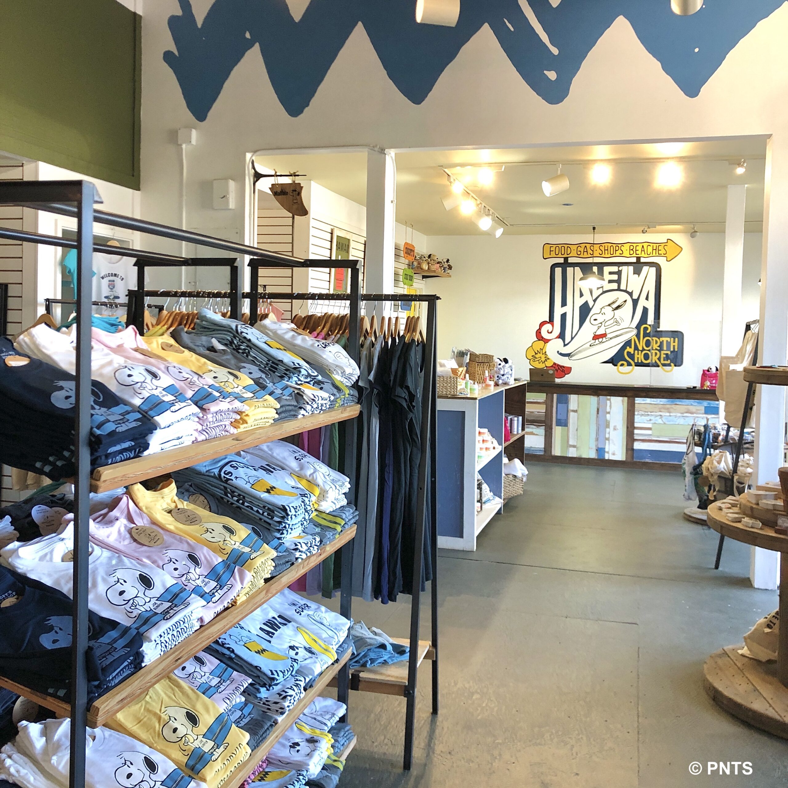 to SNOOPY’S SURF SHOP Haleiwa ! Snoopy’s Surf Shop